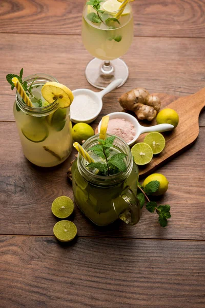 Shikanji, Punjab/India 'dan kaynaklanan bir limonata. Shikanjvi veya nimbu Pani veya şerbet olarak da bilinir. popüler yaz soğuk içecek