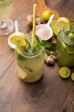 Shikanji, Punjab/India 'dan kaynaklanan bir limonata. Shikanjvi veya nimbu Pani veya şerbet olarak da bilinir. popüler yaz soğuk içecek