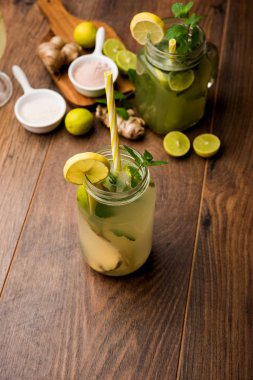 Shikanji, Punjab/India 'dan kaynaklanan bir limonata. Shikanjvi veya nimbu Pani veya şerbet olarak da bilinir. popüler yaz soğuk içecek