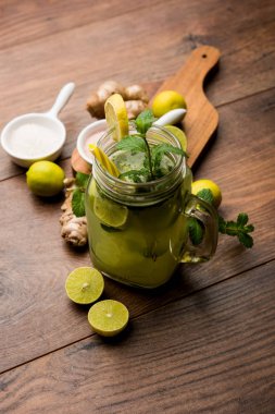 Shikanji, Punjab/India 'dan kaynaklanan bir limonata. Shikanjvi veya nimbu Pani veya şerbet olarak da bilinir. popüler yaz soğuk içecek