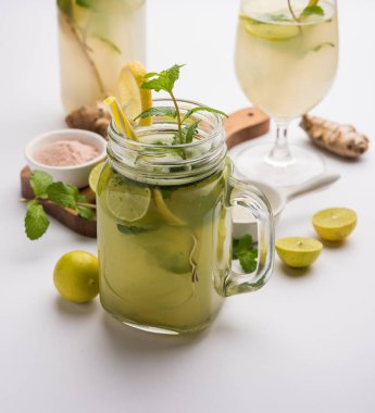 Shikanji, Punjab/India 'dan kaynaklanan bir limonata. Shikanjvi veya nimbu Pani veya şerbet olarak da bilinir. popüler yaz soğuk içecek