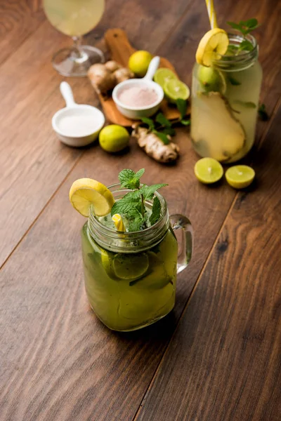 Shikanji, Punjab/India 'dan kaynaklanan bir limonata. Shikanjvi veya nimbu Pani veya şerbet olarak da bilinir. popüler yaz soğuk içecek