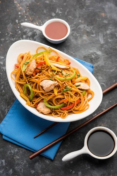 Chicken Hakka Schezwan Noodles Served Bowl Chopsticks Selective Focus — Stock Photo, Image