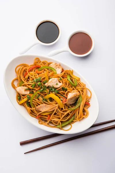 Chicken Hakka Schezwan Noodles Served Bowl Chopsticks Selective Focus — Stock Photo, Image