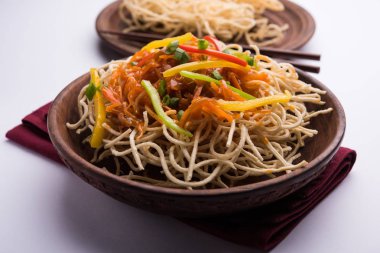 Amerikan chop suey / chopsuey popüler bir çinhindi gıda. çubuklar ile bir kapta servis edilir. seçici odaklama