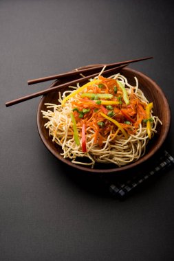 Amerikan chop suey / chopsuey popüler bir çinhindi gıda. çubuklar ile bir kapta servis edilir. seçici odaklama