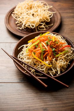 Amerikan chop suey / chopsuey popüler bir çinhindi gıda. çubuklar ile bir kapta servis edilir. seçici odaklama