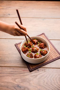 Soslu sebze veya tavuk Mançurya - Popüler indo Çin gıda