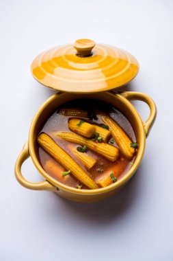 Soslu Bebek Mısır Mançurya - popüler Hindi-çin tarifi. seçici odaklama