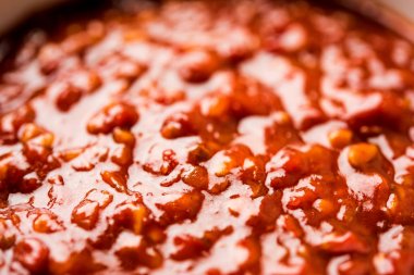 Schezwan Sosu / Szechuan turşusu Çin tarifinin önemli bir bileşenidir. Bir kasede servis edilir, izole edilmiş. seçici odak