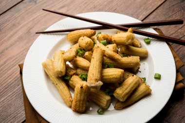 Bebek Mısır Mançurya kuru - popüler Hindi-çin başlangıç tarifi. seçici odaklama