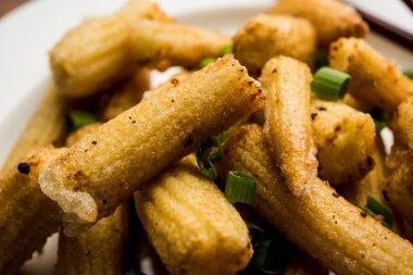 Bebek Mısır Mançurya kuru - popüler Hindi-çin başlangıç tarifi. seçici odaklama