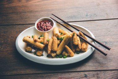 Bebek Mısır Mançurya kuru - popüler Hindi-çin başlangıç tarifi. seçici odaklama