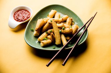 Bebek Mısır Mançurya kuru - popüler Hindi-çin başlangıç tarifi. seçici odaklama