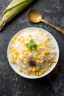 Mısır Pirinç basmati pirinç ile haşlanmış Mısır tohumu kullanılarak yapılan, bir kapta servis edilir. seçici odaklama 