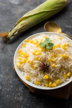 Mısır Pirinç basmati pirinç ile haşlanmış Mısır tohumu kullanılarak yapılan, bir kapta servis edilir. seçici odaklama 