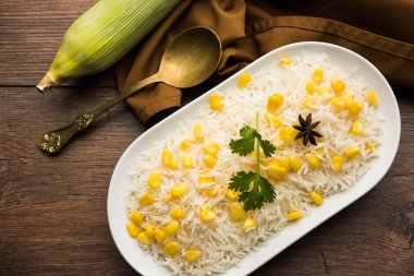 Mısır Pirinç basmati pirinç ile haşlanmış Mısır tohumu kullanılarak yapılan, bir kapta servis edilir. seçici odaklama 