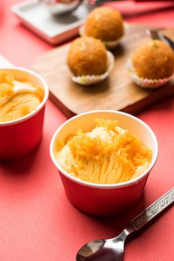 Bundi / Motichoor Dondurma Hindistan' dan hint geleneksel tatlı motichur laddoo ile Dondurma bir füzyon, seçici odak