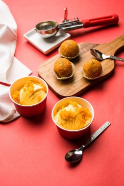 Bundi / Motichoor Dondurma Hindistan' dan hint geleneksel tatlı motichur laddoo ile Dondurma bir füzyon, seçici odak