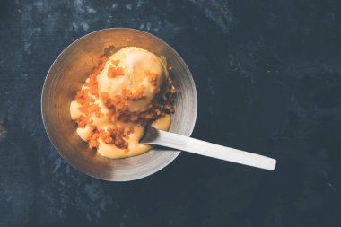 Bundi / Motichoor Dondurma Hindistan' dan hint geleneksel tatlı motichur laddoo ile Dondurma bir füzyon, seçici odak