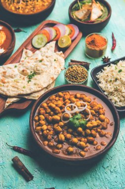 Chola / Chole veya Choley Curry Naan ve pirinç ile