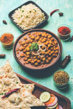 Chola / Chole veya Choley Curry Naan ve pirinç ile