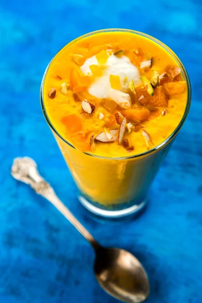 Falooda Faluda Een Populair Indiaas Dessert Aardbei Mango Smaak Met — Stockfoto