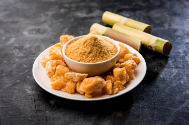 Organik Gur veya Jggery Toz konsantre şeker kamışı suyu elde rafine edilmemiş şekerdir. bir kase de servis edilir. seçici odaklama