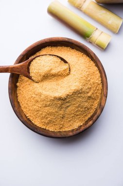 Organik Gur veya Jggery Toz konsantre şeker kamışı suyu elde rafine edilmemiş şekerdir. bir kase de servis edilir. seçici odaklama