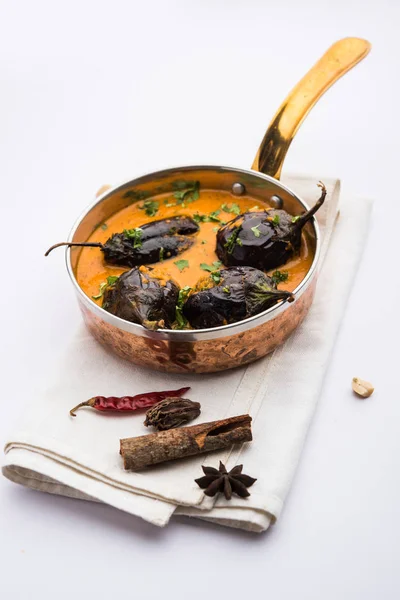 Baingan Masala Berenjena Curry Brinjal Servido Tazón Sartén Enfoque Selectivo —  Fotos de Stock