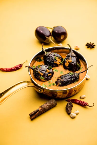 Baingan Masala Aubergine Curry Brinjal Servi Dans Bol Une Casserole — Photo