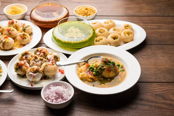 Csoport Bombay Chat Élelmiszer Tartalmazza Golgappa Panipuri Bhel Puri Sev — Stock Fotó