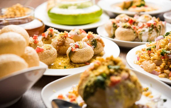 Csoport Bombay Chat Élelmiszer Tartalmazza Golgappa Panipuri Bhel Puri Sev — Stock Fotó