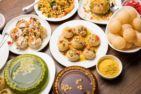 Csoport Bombay Chat Élelmiszer Tartalmazza Golgappa Panipuri Bhel Puri Sev — Stock Fotó