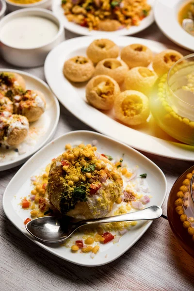 Csoport Bombay Chat Élelmiszer Tartalmazza Golgappa Panipuri Bhel Puri Sev — Stock Fotó