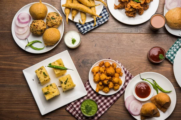 Indian Tea Time Snacks Group Includes Veg Samosa Kachori Kachaudi — Stock Photo, Image