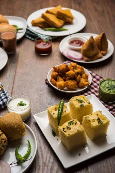 Snacks Zur Indischen Teezeit Der Gruppe Beinhalten Veg Samosa Kachori — Stockfoto