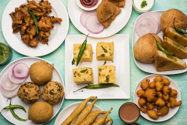 Los Aperitivos Para Hora Del Indio Grupo Incluyen Veg Samosa —  Fotos de Stock