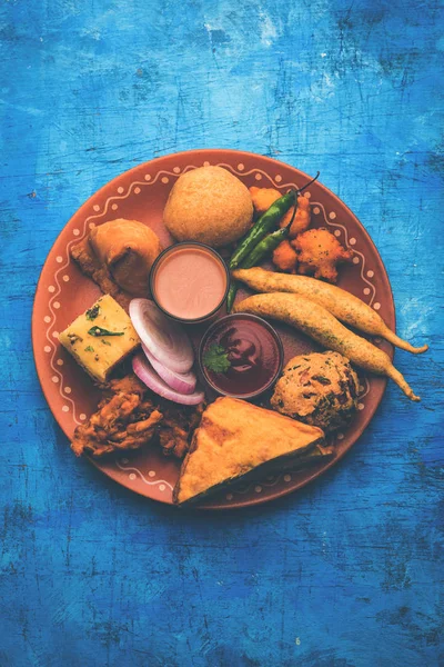 Snacks Zur Indischen Teezeit Der Gruppe Beinhalten Veg Samosa Kachori — Stockfoto
