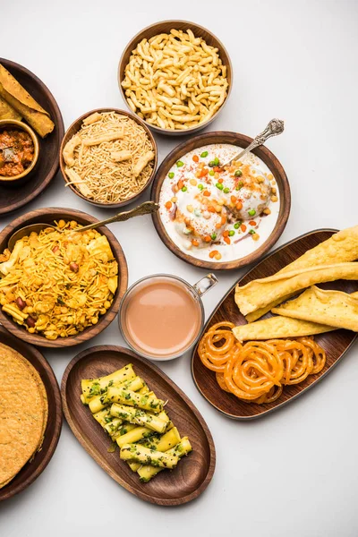 Grupo Lanches Gujarati Como Jalebi Fafda Thepla Khaman Dhokla Aloo — Fotografia de Stock