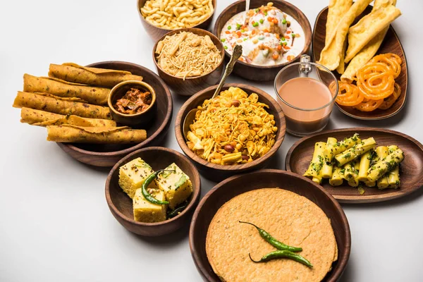 Group Gujarati Snacks Jalebi Fafda Thepla Khaman Dhokla Aloo Bhujiya — Stock Photo, Image