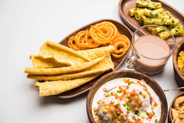 Grupo Lanches Gujarati Como Jalebi Fafda Thepla Khaman Dhokla Aloo — Fotografia de Stock