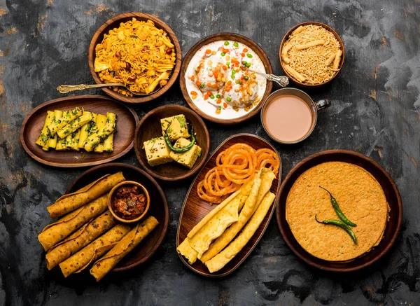 Group Gujarati Snacks Jalebi Fafda Thepla Khaman Dhokla Aloo Bhujiya — Stock Photo, Image