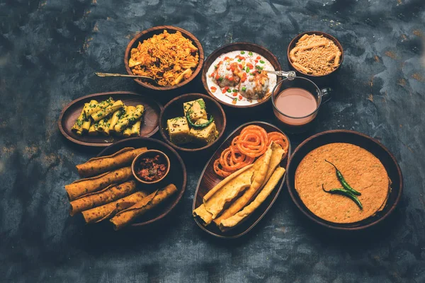 Group Gujarati Snacks Jalebi Fafda Thepla Khaman Dhokla Aloo Bhujiya — Stock Photo, Image