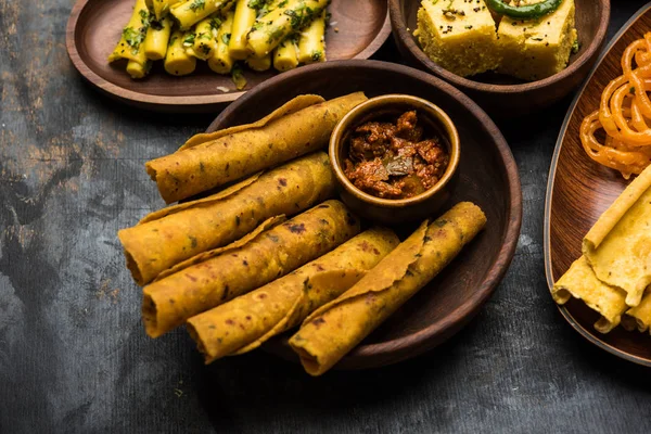 Група Закусок Гуджараті Jalebi Fafda Тепла Хаман Dhokla Aloo Bhujiya — стокове фото