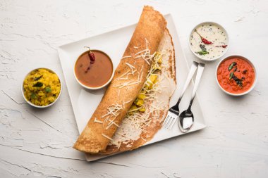 peynir masala dosa tarifi sambar ve chutney, seçici odak ile