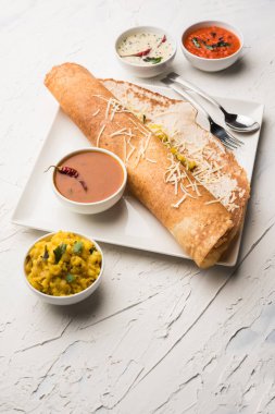 peynir masala dosa tarifi sambar ve chutney, seçici odak ile