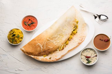 peynir masala dosa tarifi sambar ve chutney, seçici odak ile