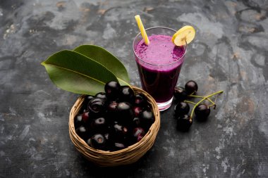 Java erik, jambolan erik, jambhul, syzygium cumini olarak da adlandırılan bir bardak ta jamun meyve suyu