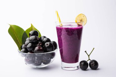 Java erik, jambolan erik, jambhul, syzygium cumini olarak da adlandırılan bir bardak ta jamun meyve suyu